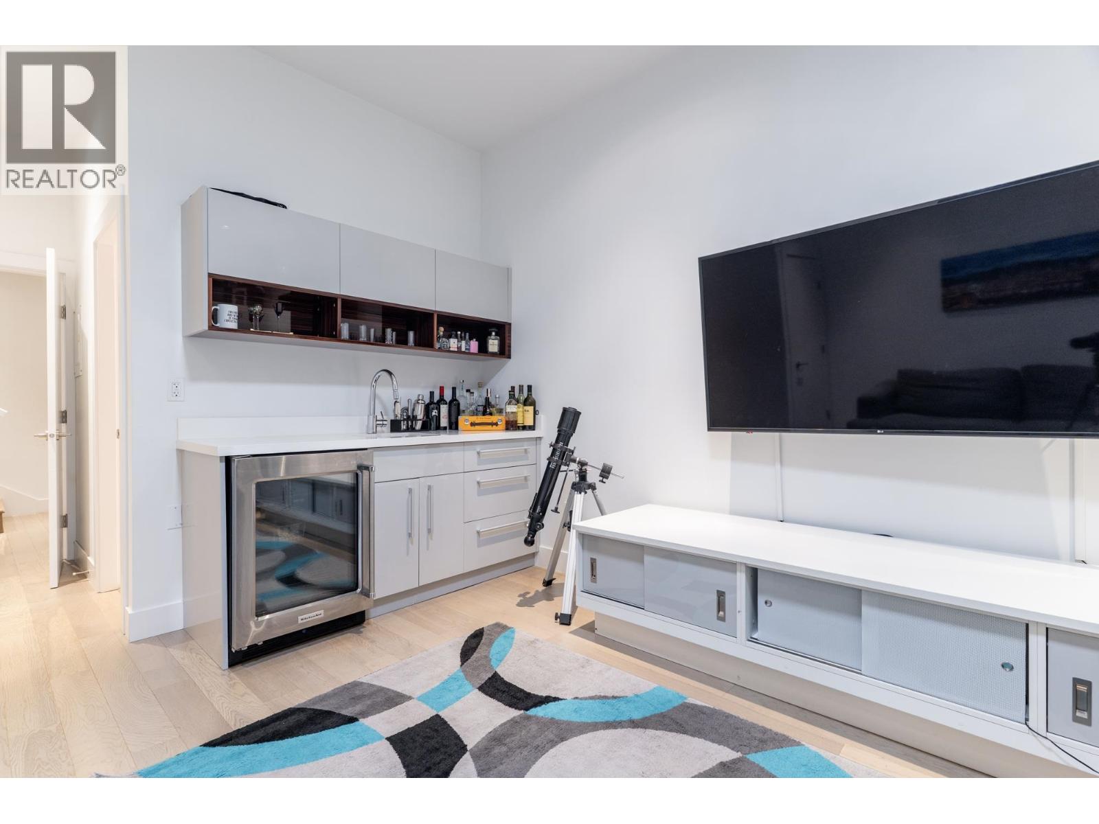 16 2358 WESTERN AVENUE, North Vancouver