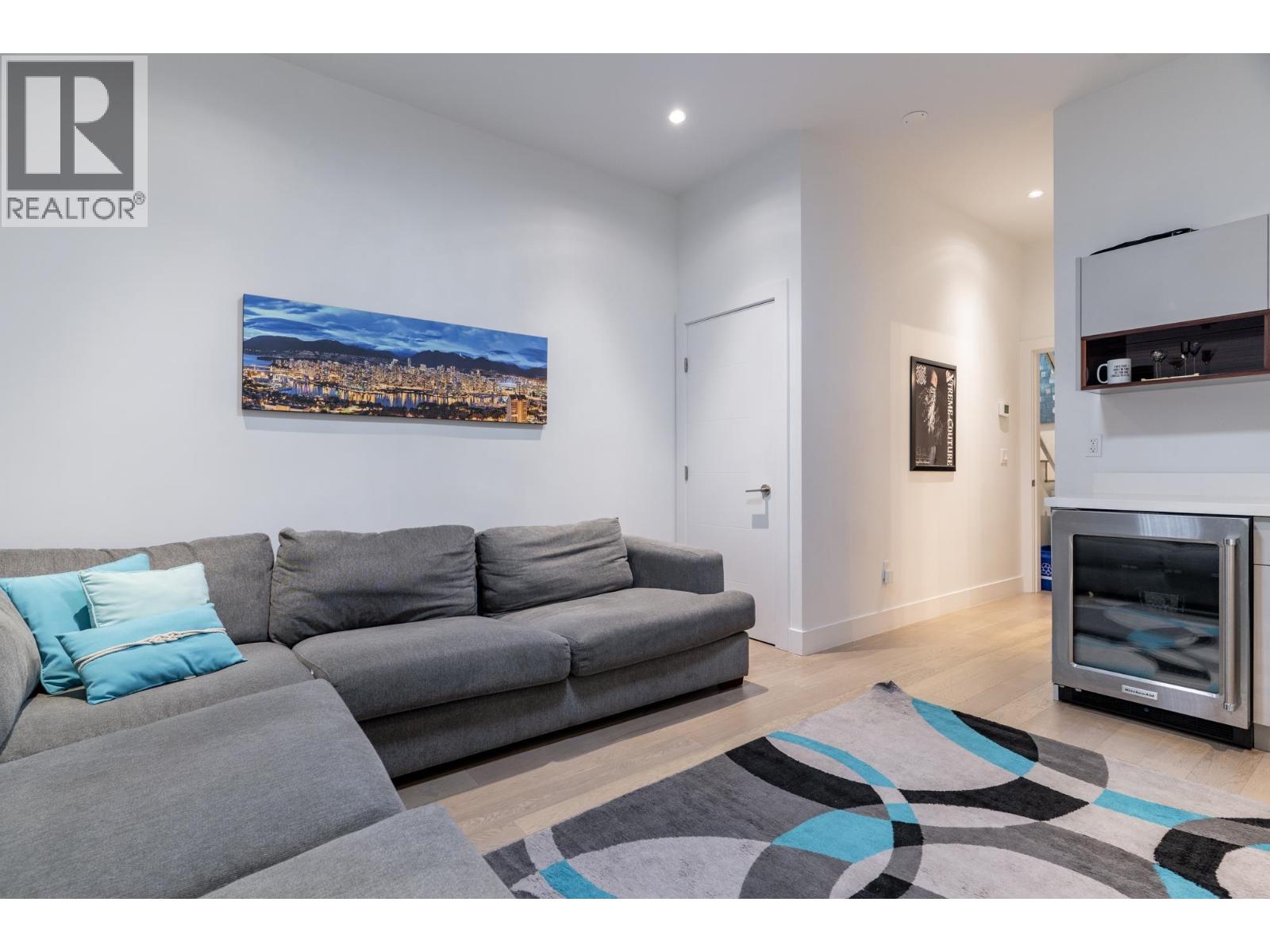 16 2358 WESTERN AVENUE, North Vancouver