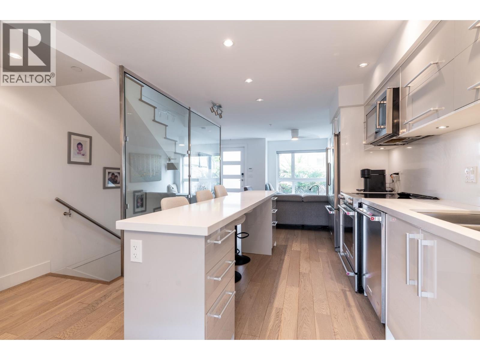 16 2358 WESTERN AVENUE, North Vancouver