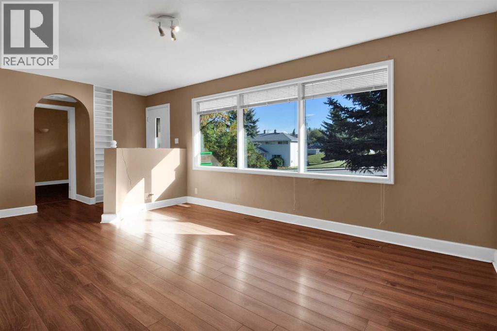 Single Family House Bungalow for Sale in   Avenue NE Winston Heights/Mountview Calgary 
