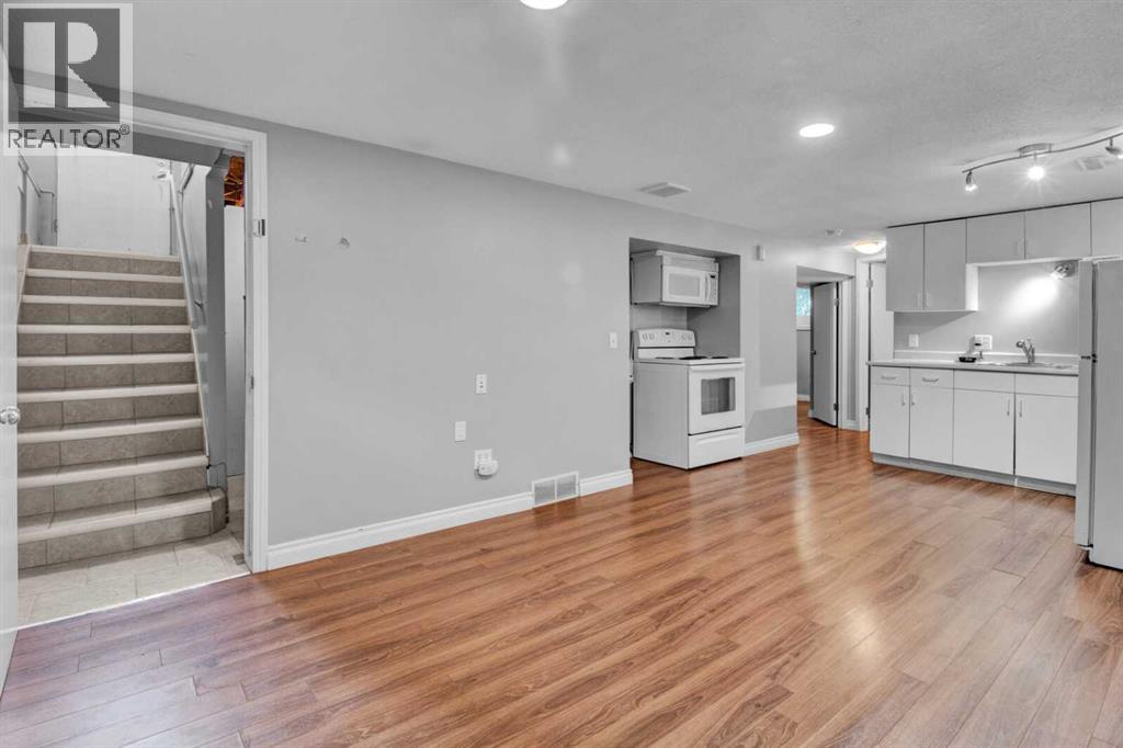 Single Family House Bungalow for Sale in   Avenue NE Winston Heights/Mountview Calgary 