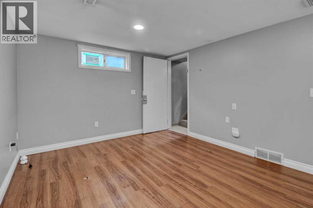 Single Family House Bungalow for Sale in   Avenue NE Winston Heights/Mountview Calgary 