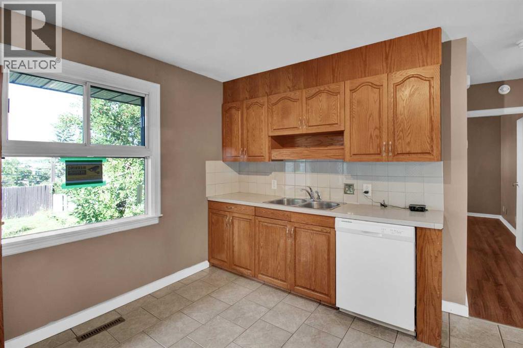 Single Family House Bungalow for Sale in   Avenue NE Winston Heights/Mountview Calgary 