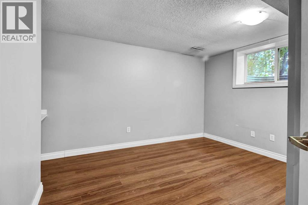 Single Family House Bungalow for Sale in   Avenue NE Winston Heights/Mountview Calgary 
