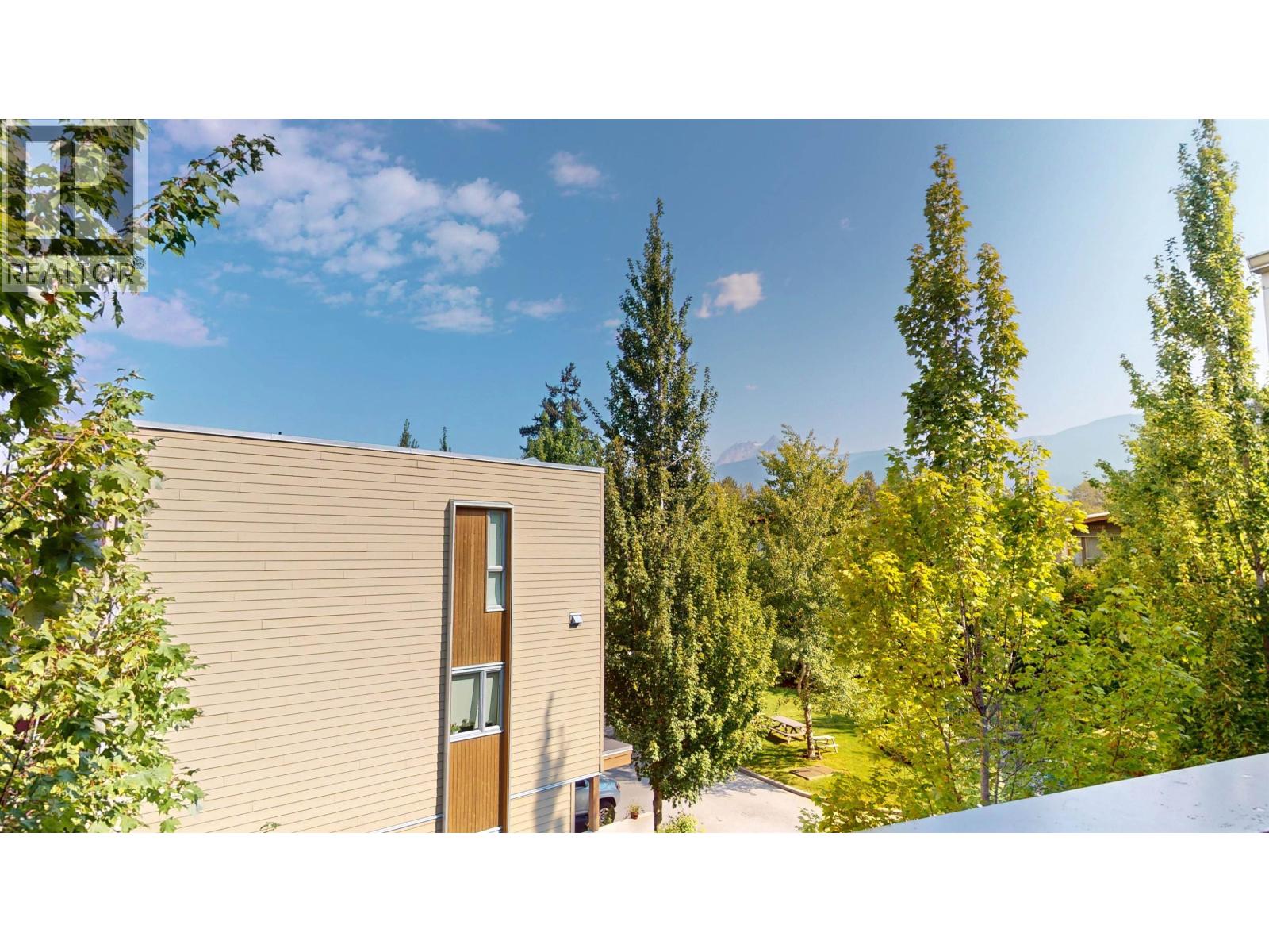25 39893 GOVERNMENT ROAD, Squamish