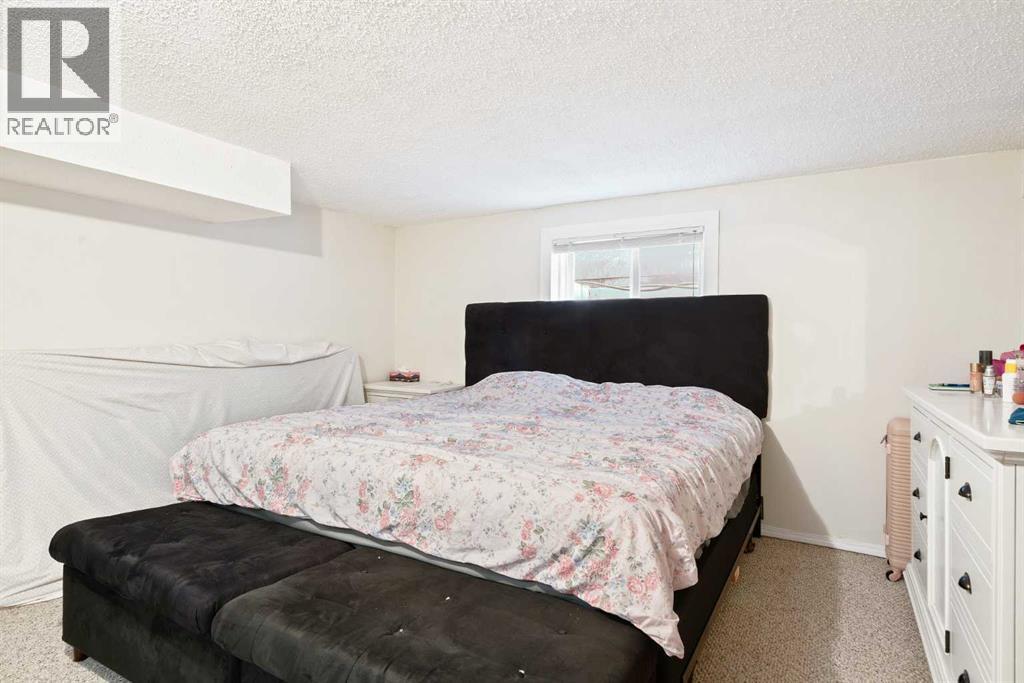 Single Family House Bungalow for Sale in  Temple Close NE Temple Calgary 