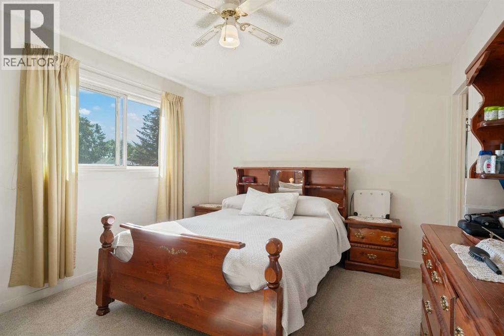 Single Family House Bungalow for Sale in  Temple Close NE Temple Calgary 