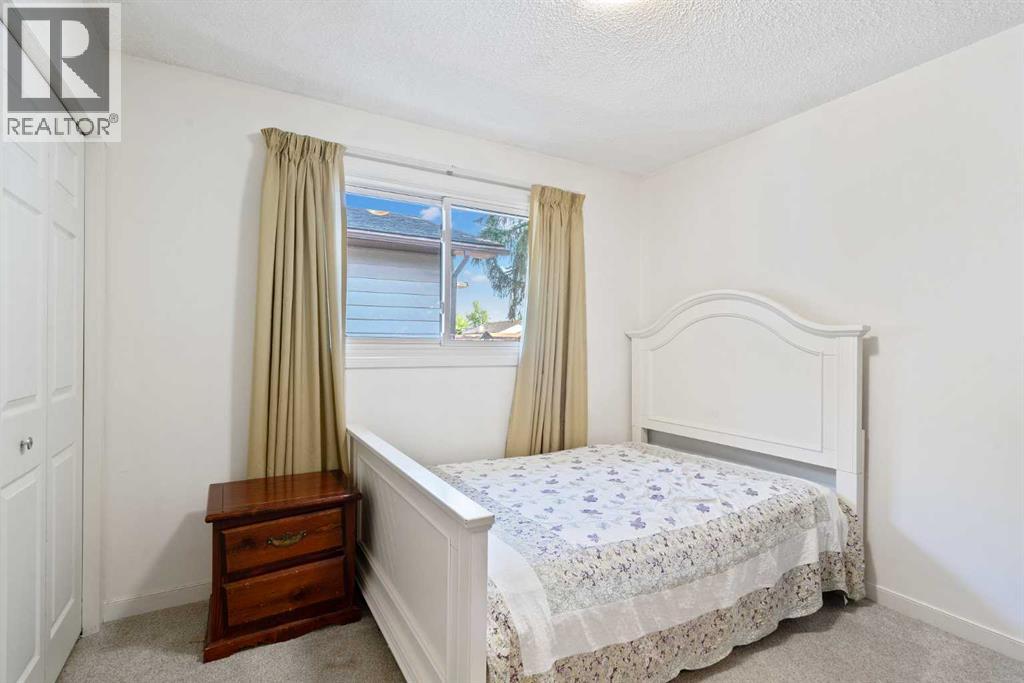 Single Family House Bungalow for Sale in  Temple Close NE Temple Calgary 