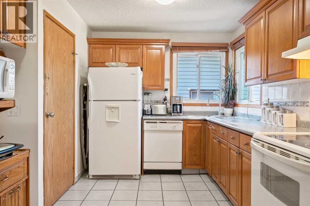 Single Family House Bungalow for Sale in  Temple Close NE Temple Calgary 