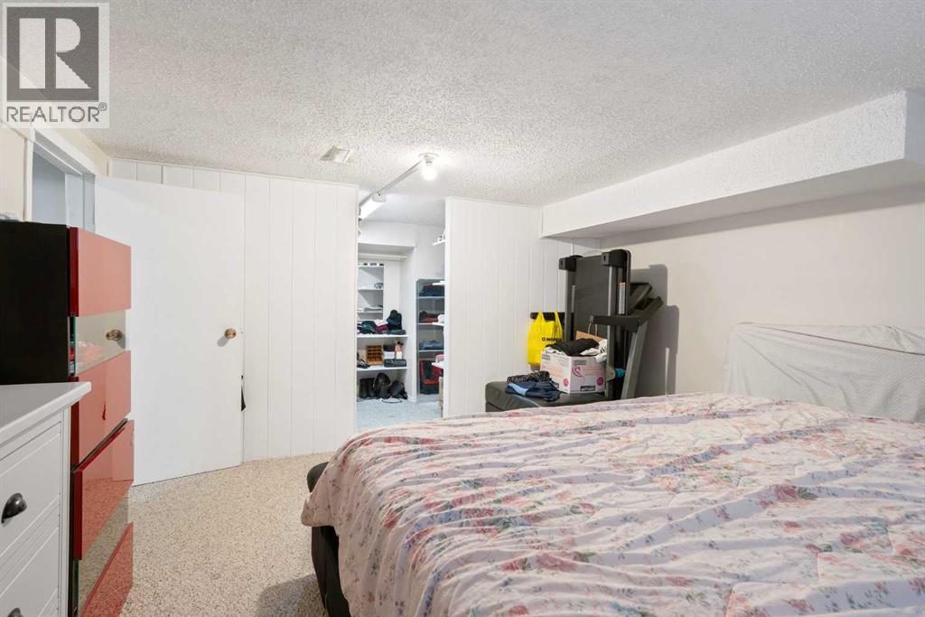 Single Family House Bungalow for Sale in  Temple Close NE Temple Calgary 
