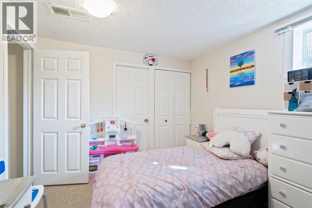 Single Family House Bungalow for Sale in  Temple Close NE Temple Calgary 