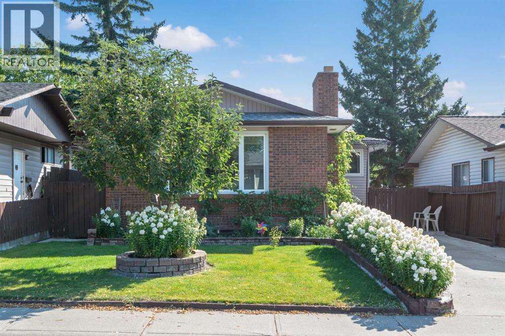 Single Family House Bungalow for Sale in  Temple Close NE Temple Calgary 