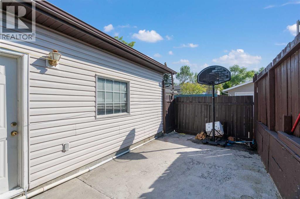 Single Family House Bungalow for Sale in  Temple Close NE Temple Calgary 