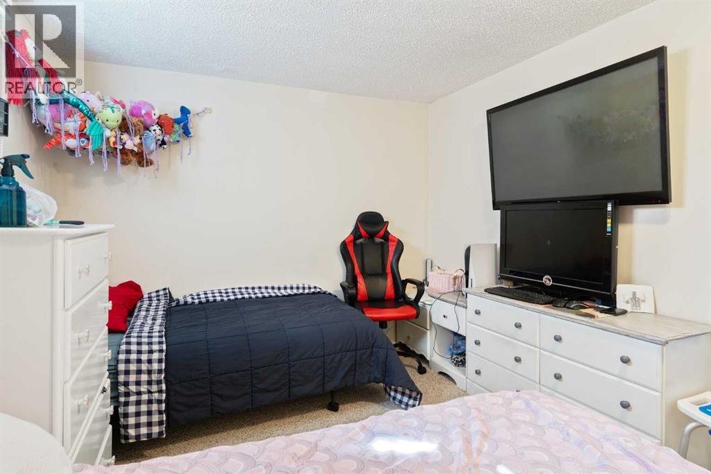Single Family House Bungalow for Sale in  Temple Close NE Temple Calgary 