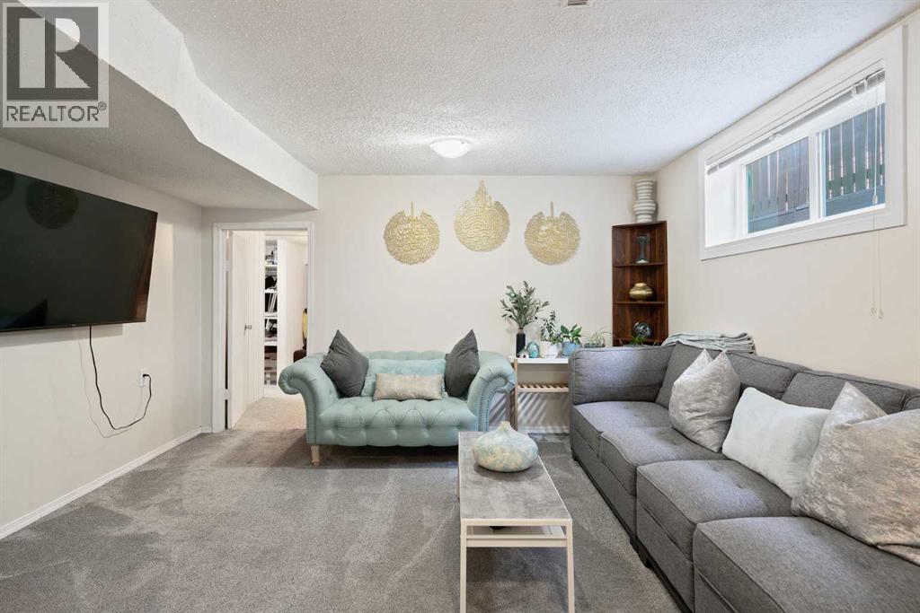 Single Family House Bungalow for Sale in  Temple Close NE Temple Calgary 