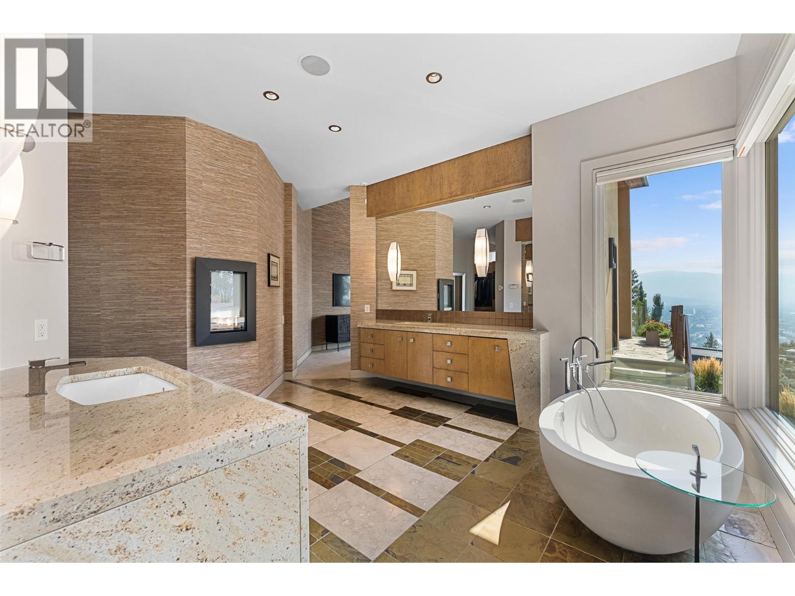  742 Highpointe Place, Kelowna