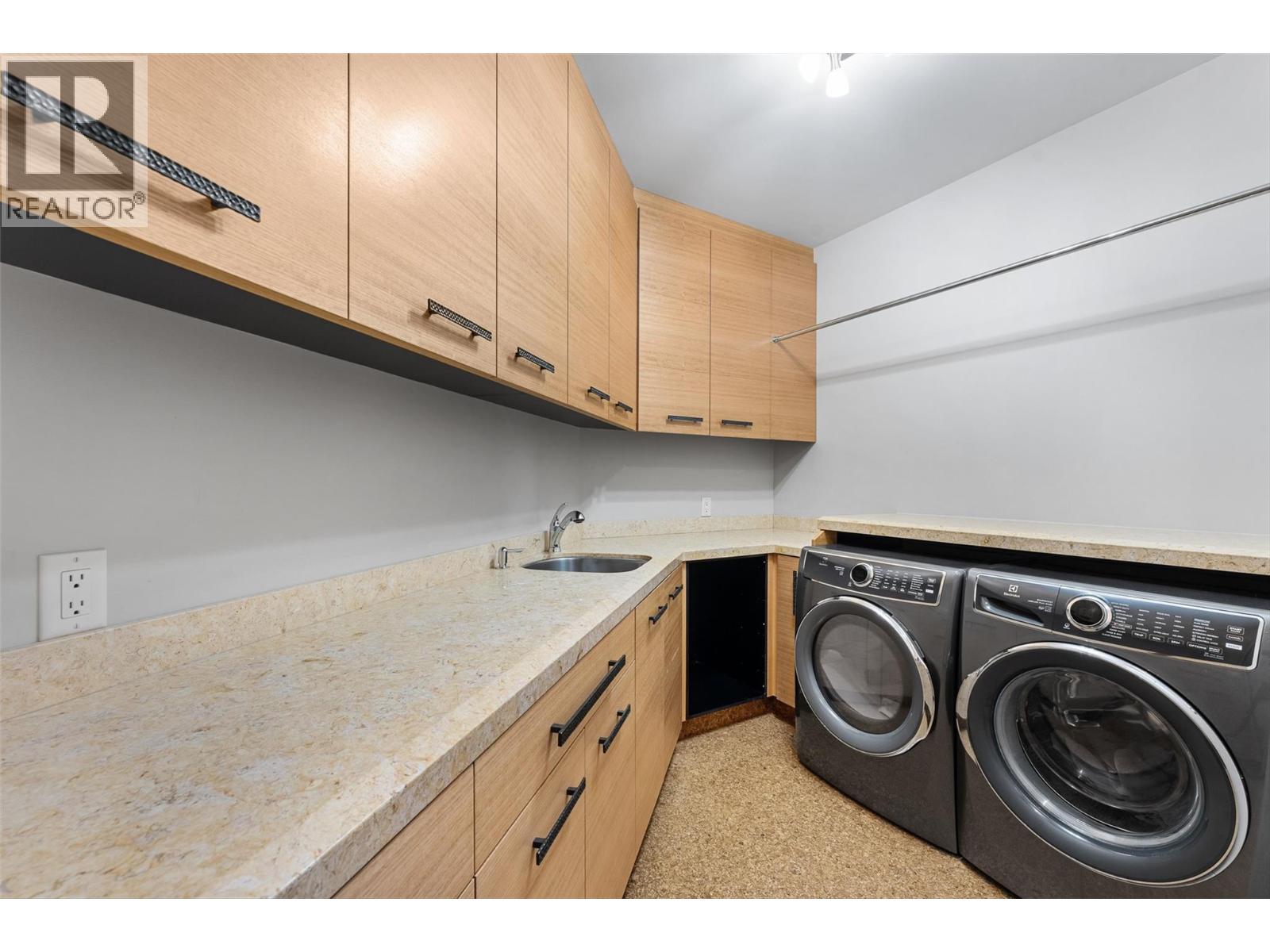  742 Highpointe Place, Kelowna