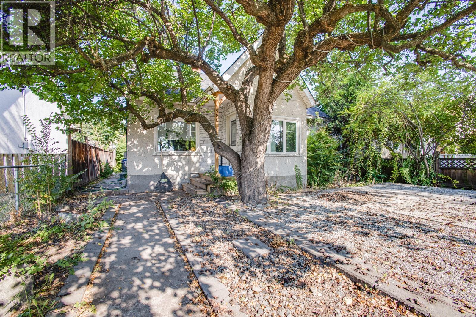 980 Coronation Avenue, Kelowna