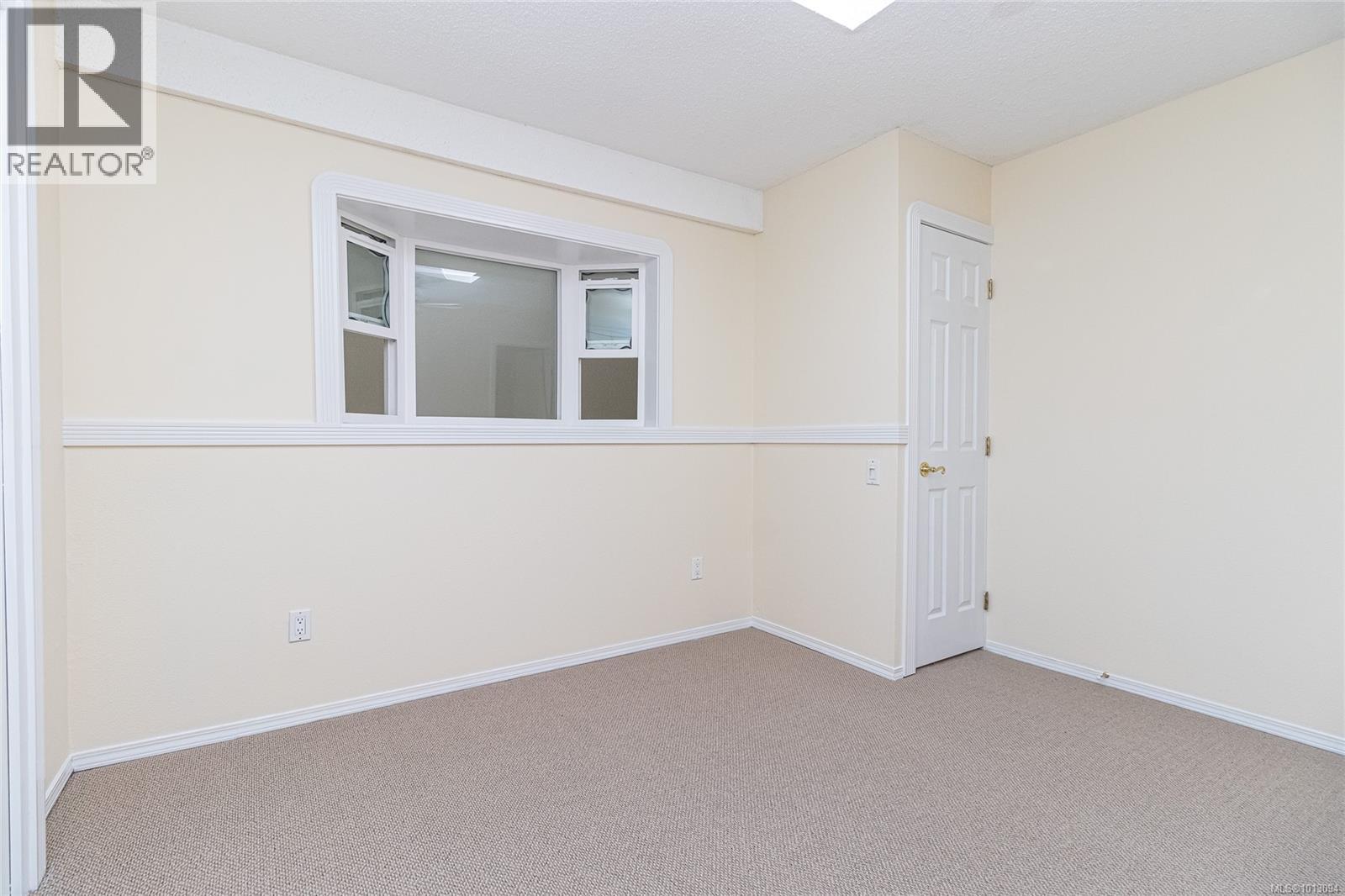 310 3215 Alder St, Saanich