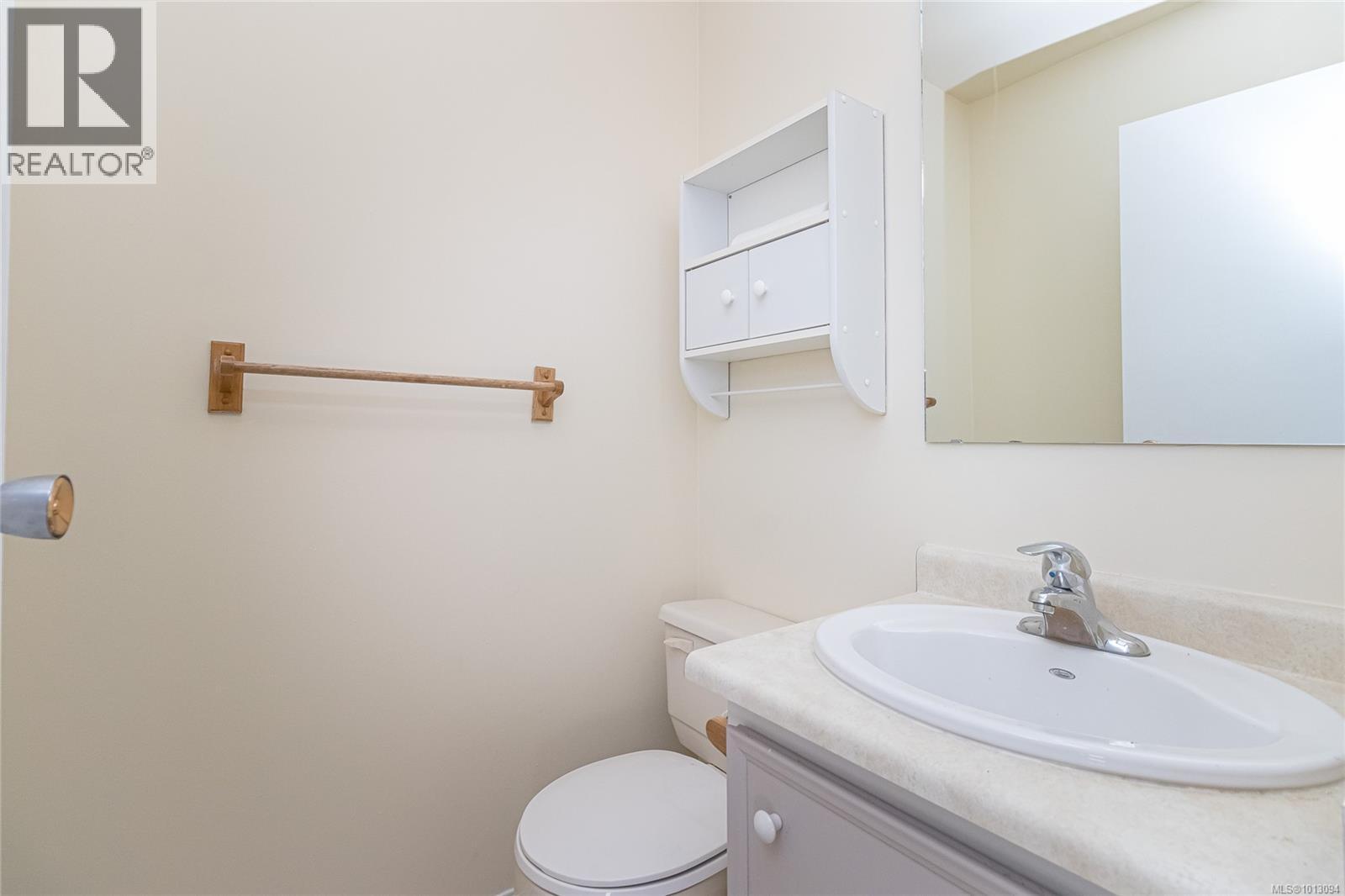 310 3215 Alder St, Saanich