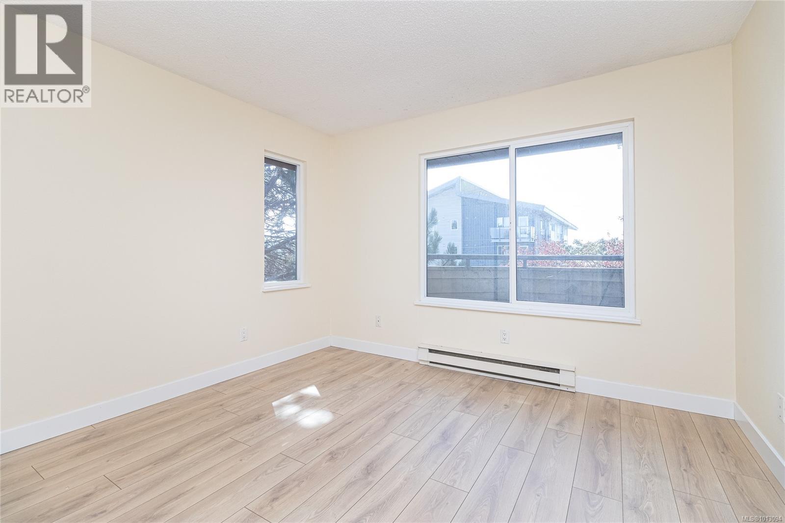 310 3215 Alder St, Saanich