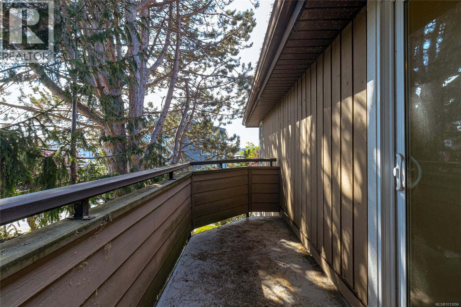 310 3215 Alder St, Saanich