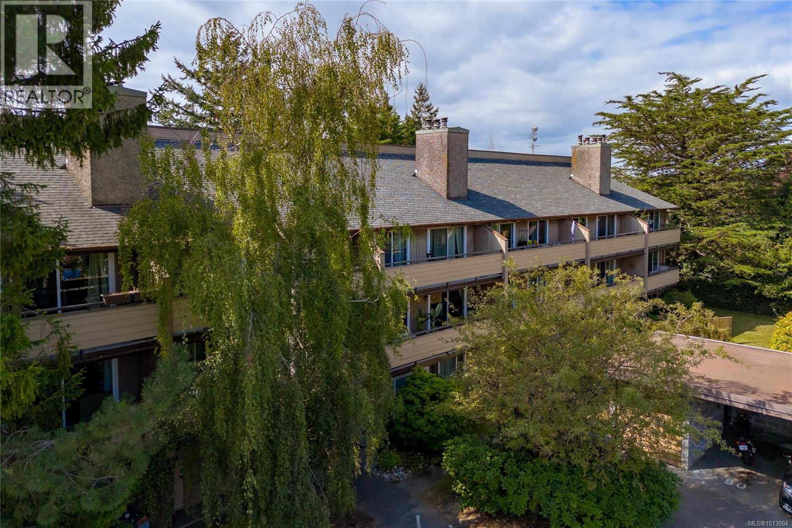 310 3215 Alder St, Saanich