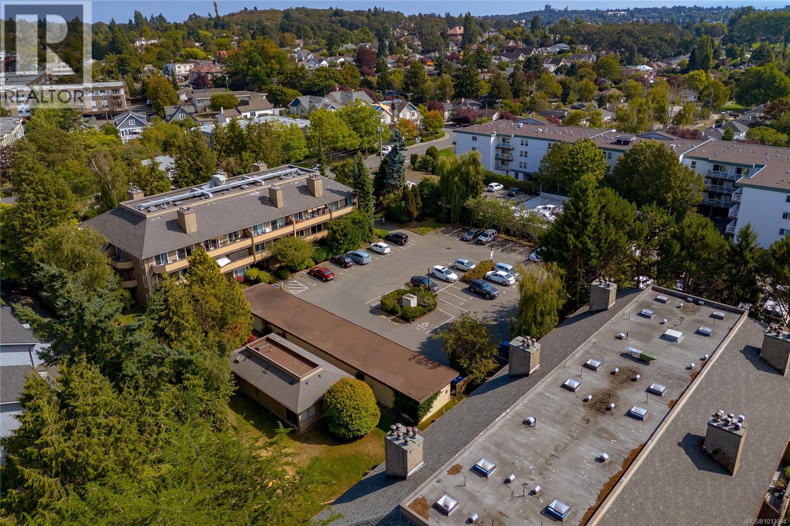 310 3215 Alder St, Saanich