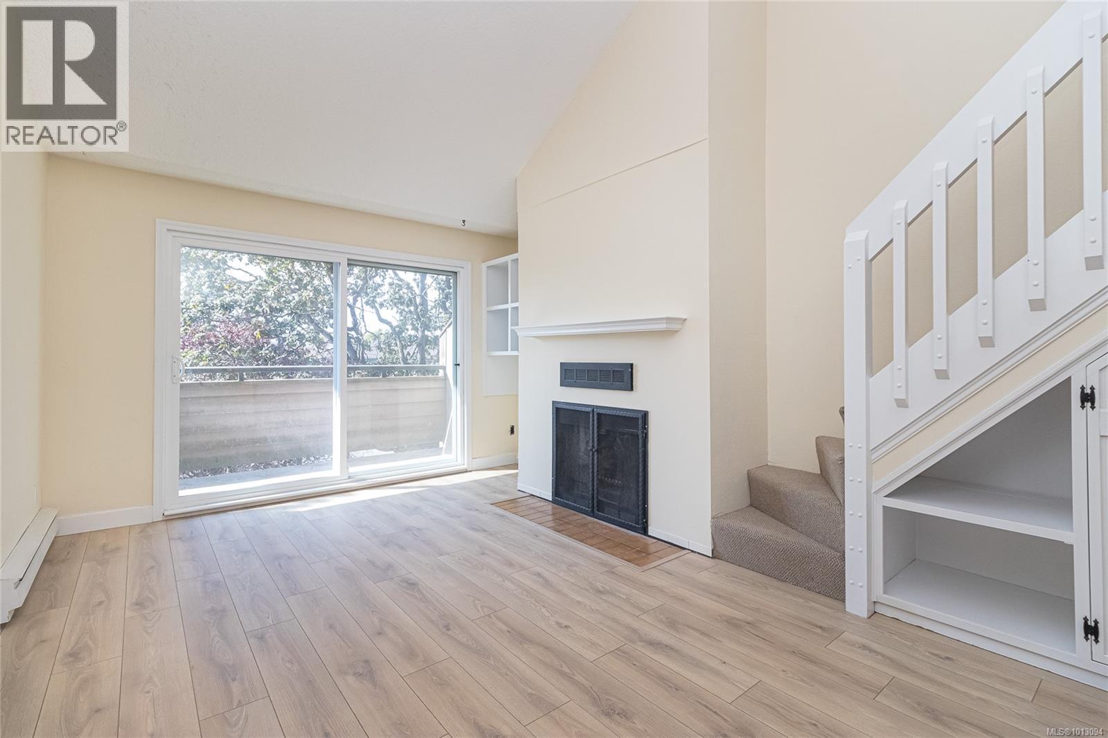 310 3215 Alder St, Saanich