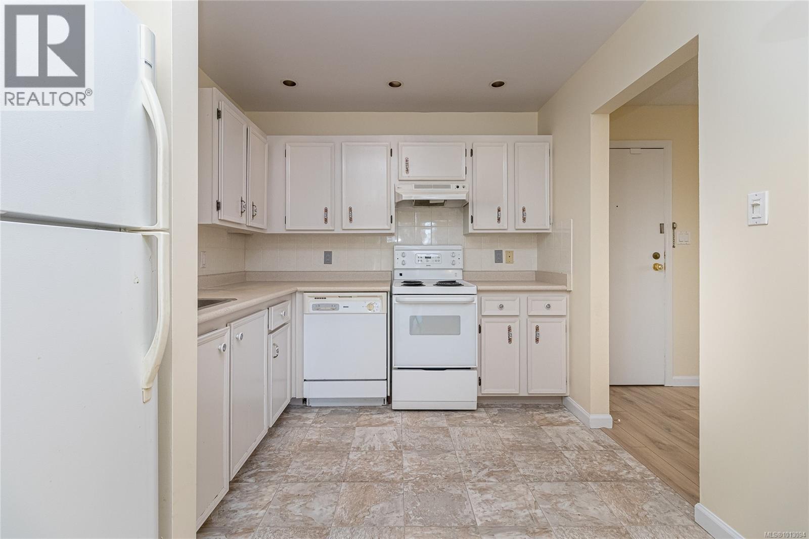 310 3215 Alder St, Saanich