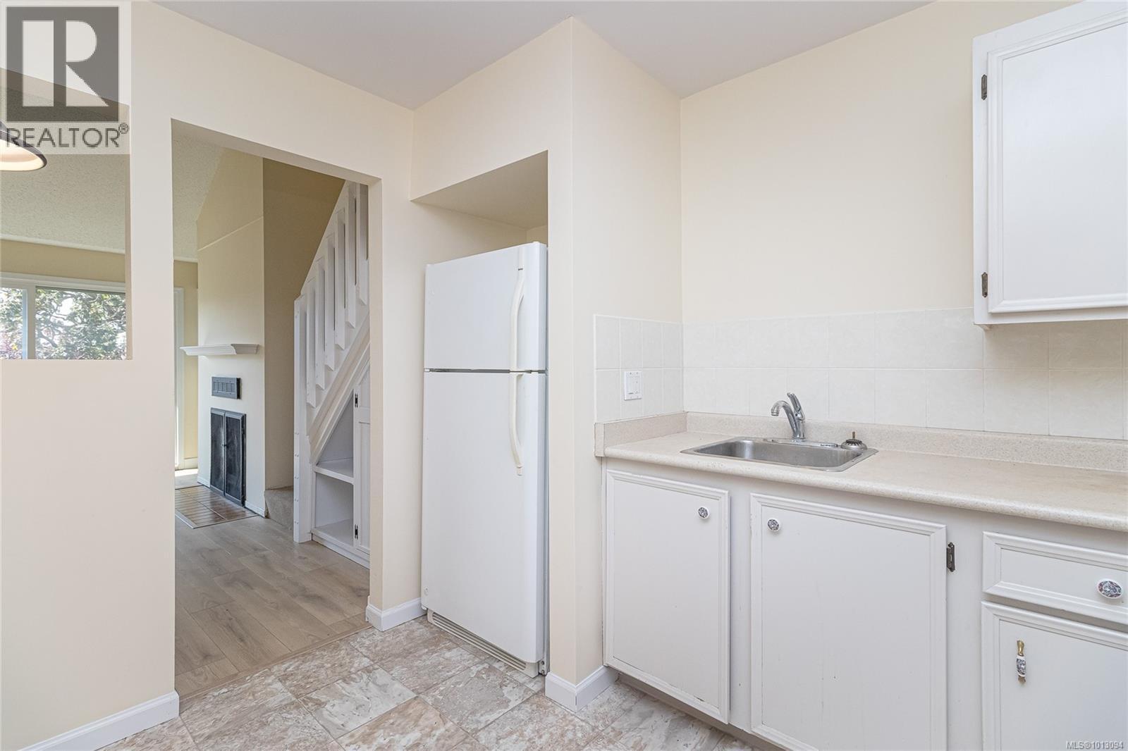 310 3215 Alder St, Saanich
