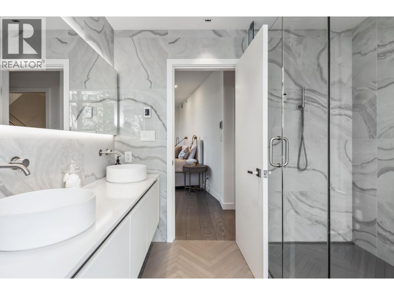 TH22 1281 W CORDOVA STREET, Vancouver