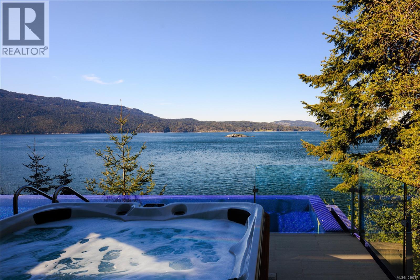  1580 Lands End Road, North Saanich
