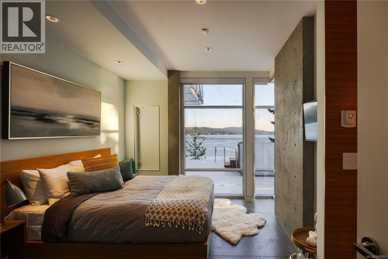  1580 Lands End Road, North Saanich
