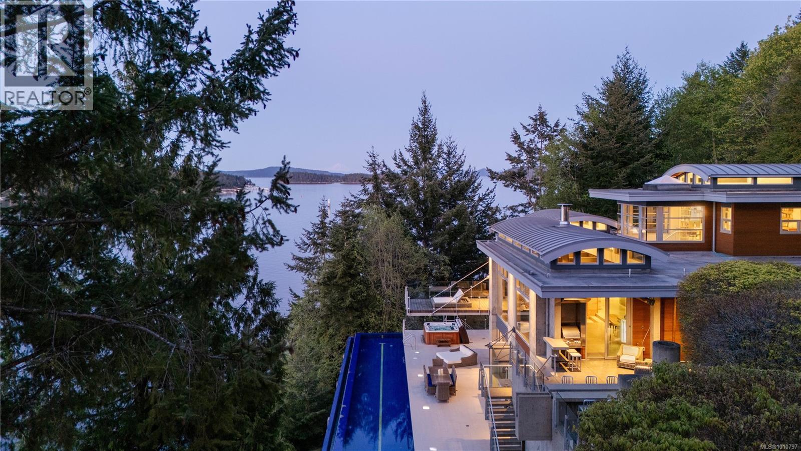 1580 Lands End Road, North Saanich