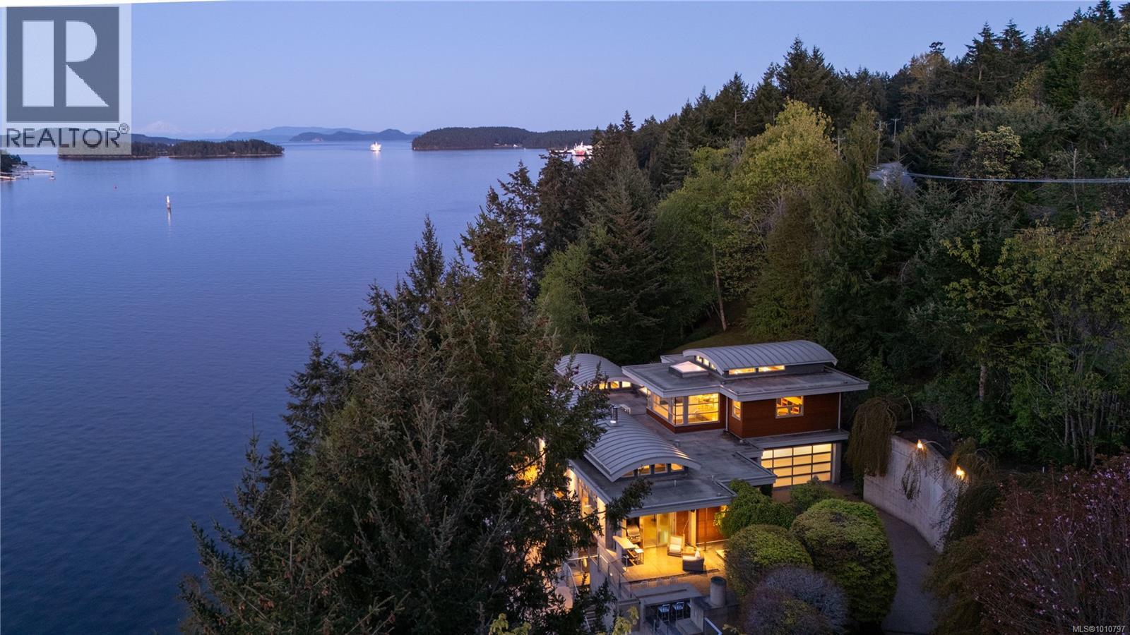  1580 Lands End Road, North Saanich