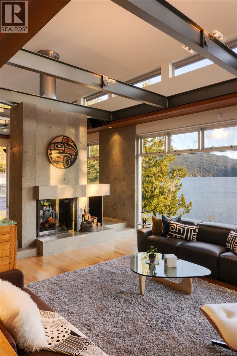  1580 Lands End Road, North Saanich