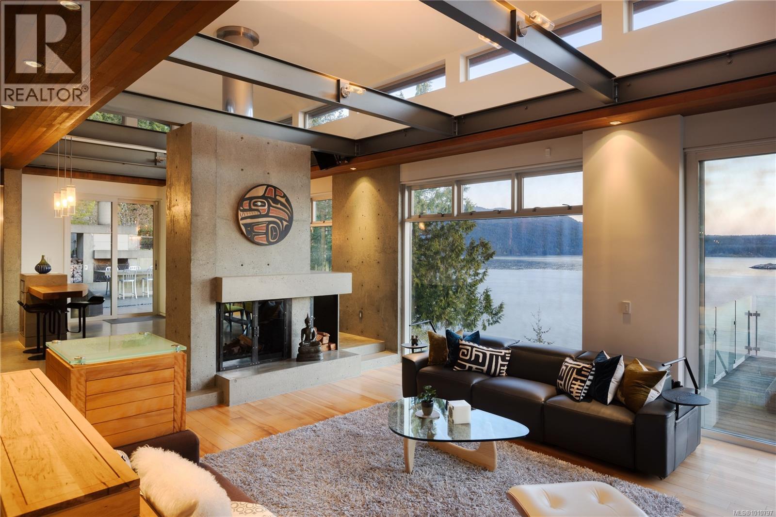  1580 Lands End Road, North Saanich