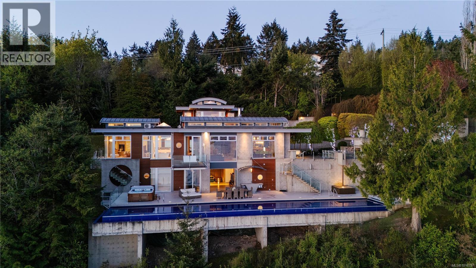  1580 Lands End Road, North Saanich