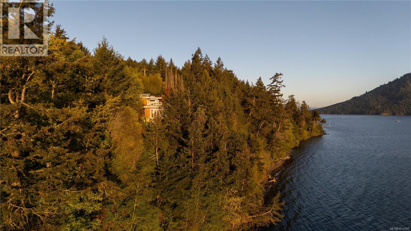  1580 Lands End Road, North Saanich