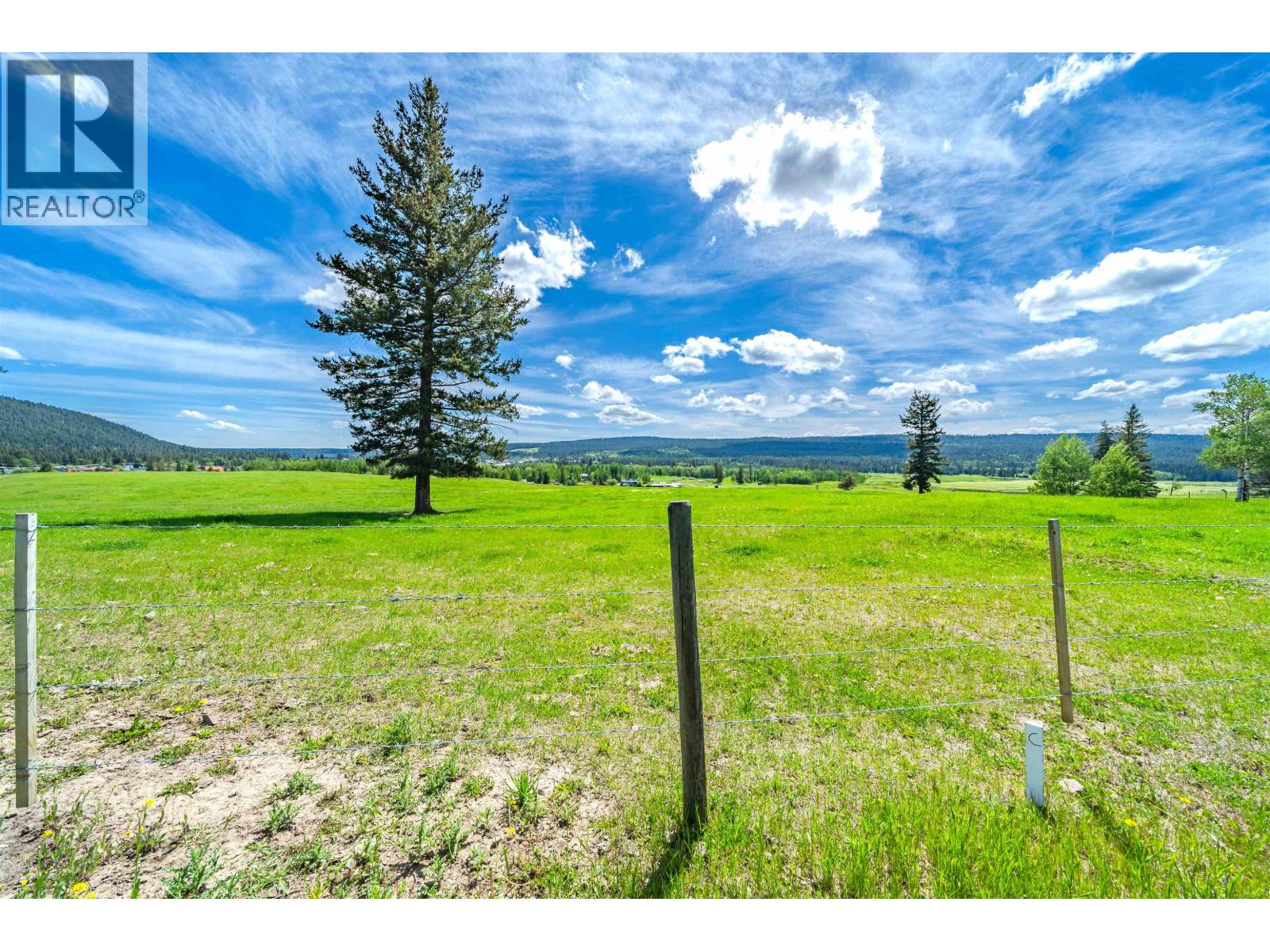 275 EXETER STATION ROAD, 100 Mile House