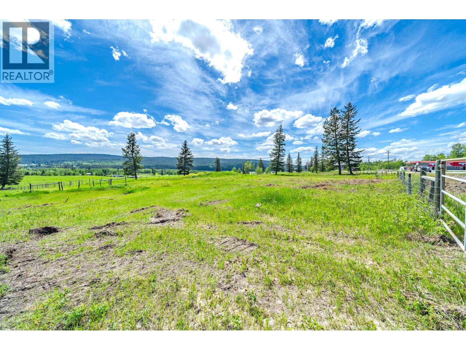 275 EXETER STATION ROAD, 100 Mile House