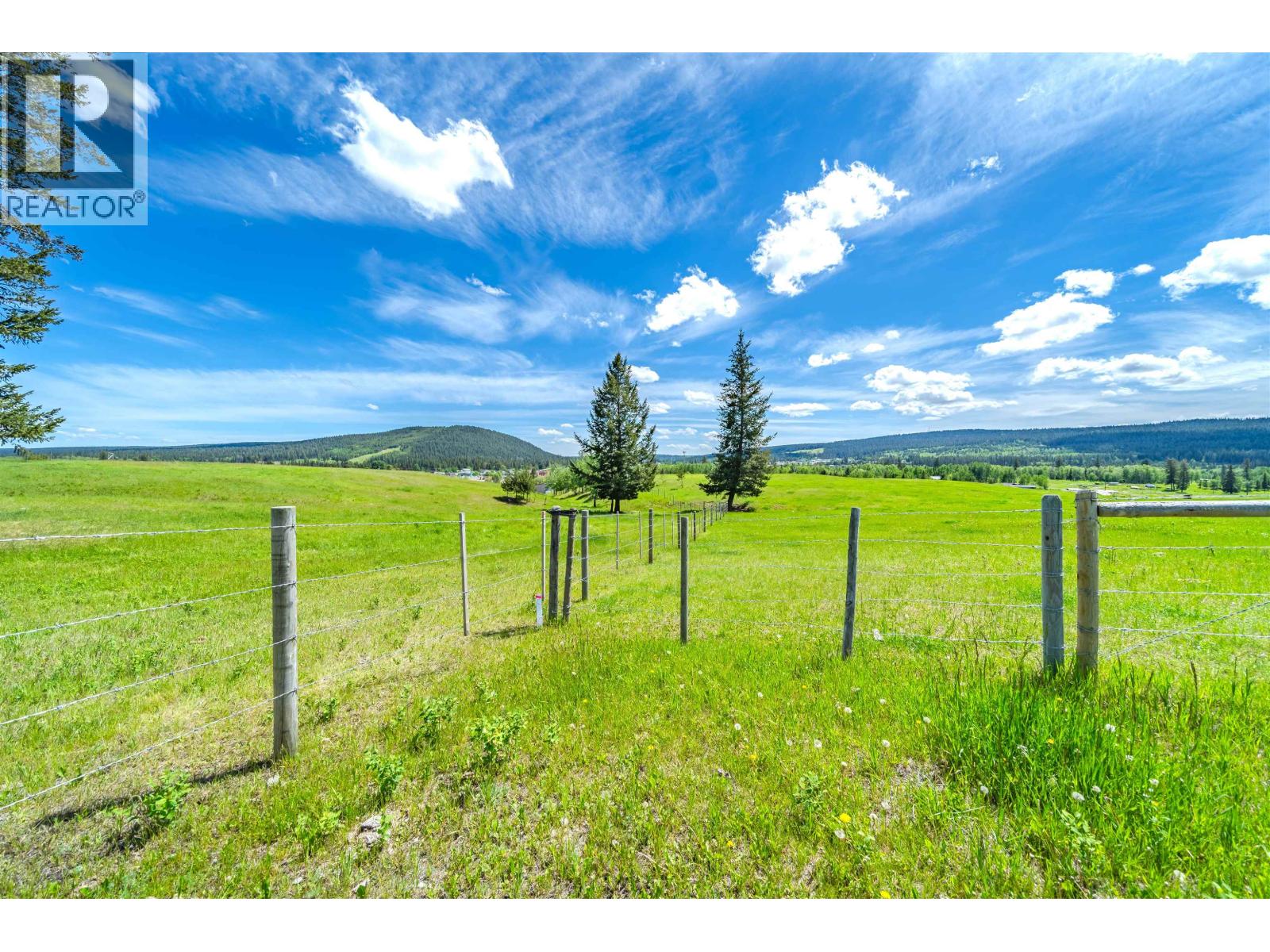 275 EXETER STATION ROAD, 100 Mile House