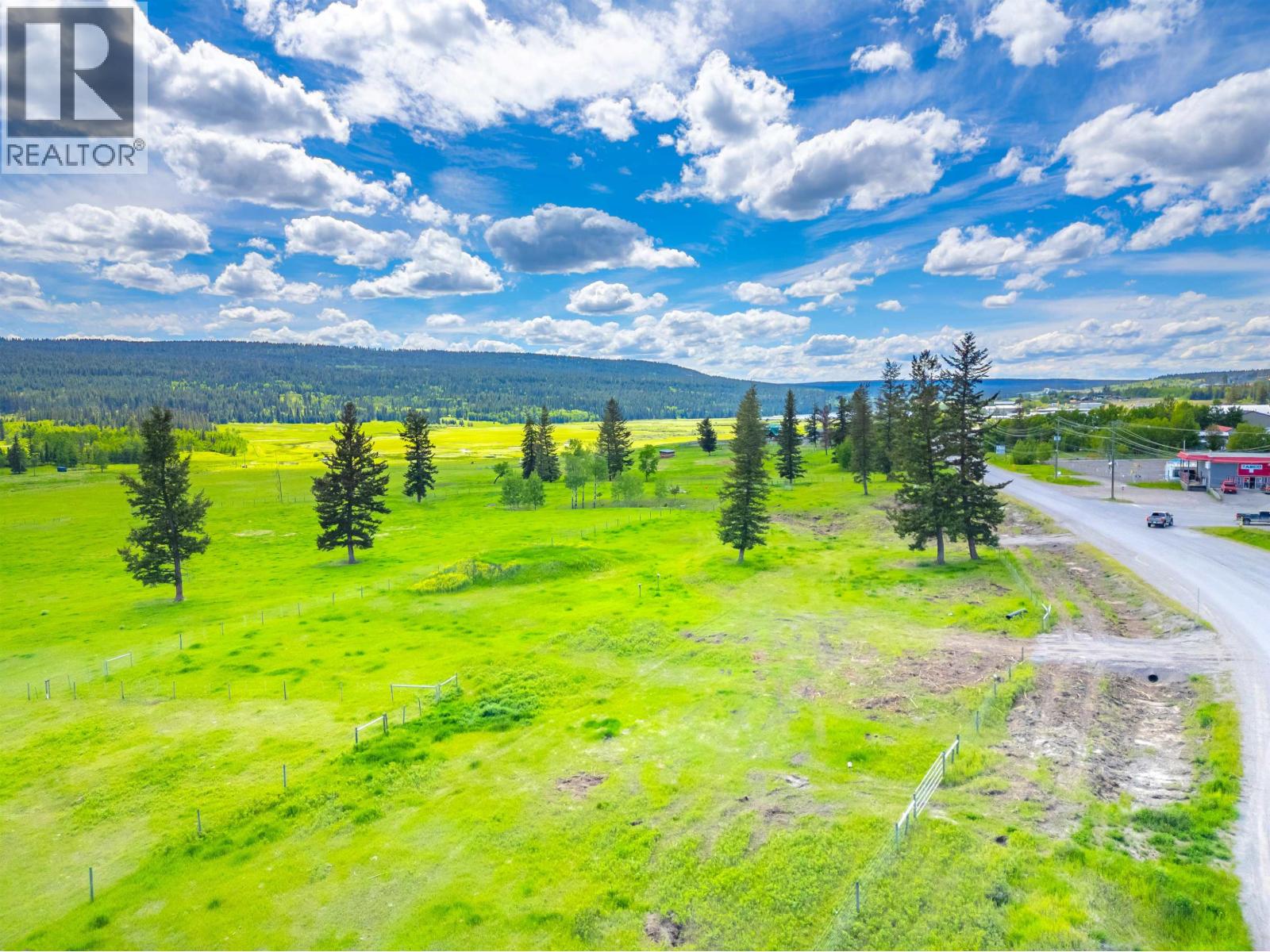 275 EXETER STATION ROAD, 100 Mile House