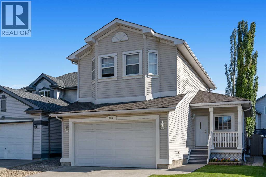 Single Family House for Sale in  Douglas Ridge Close SE Douglasdale/Glen Calgary 