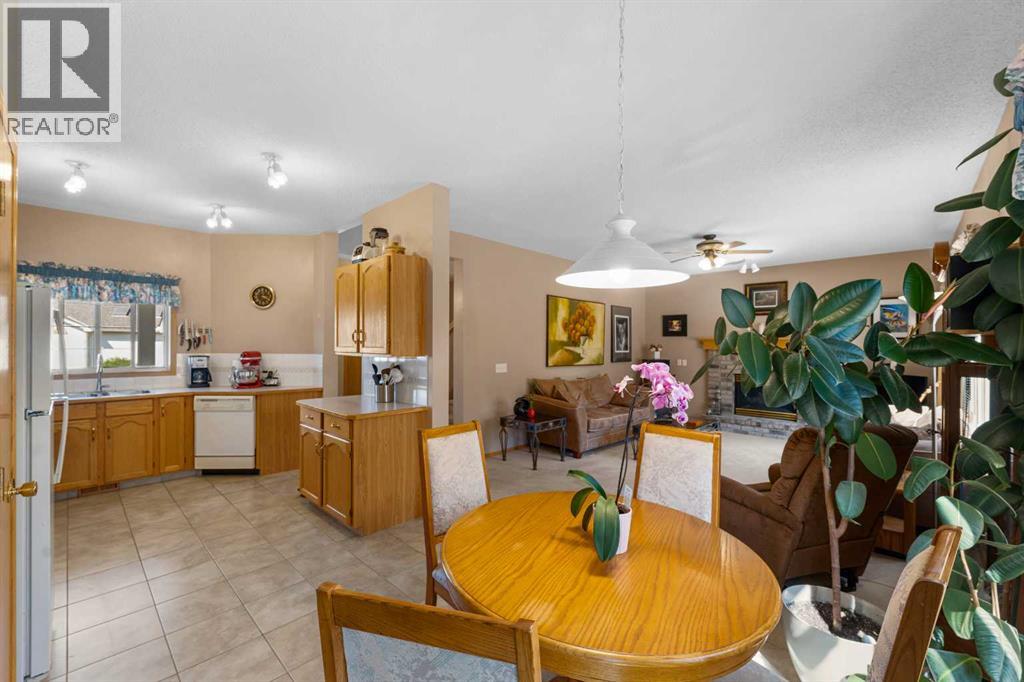 Single Family House for Sale in  Douglas Ridge Close SE Douglasdale/Glen Calgary 