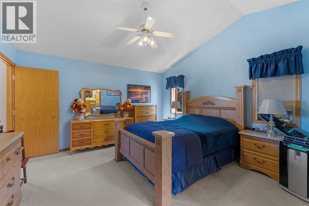 Single Family House for Sale in  Douglas Ridge Close SE Douglasdale/Glen Calgary 