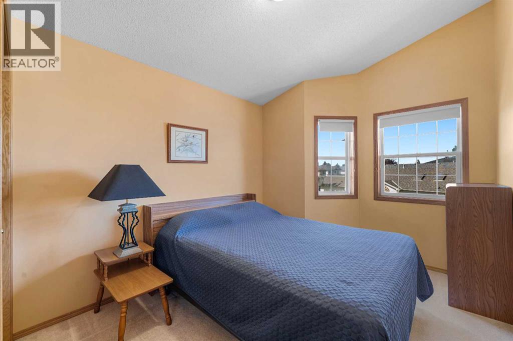 Single Family House for Sale in  Douglas Ridge Close SE Douglasdale/Glen Calgary 
