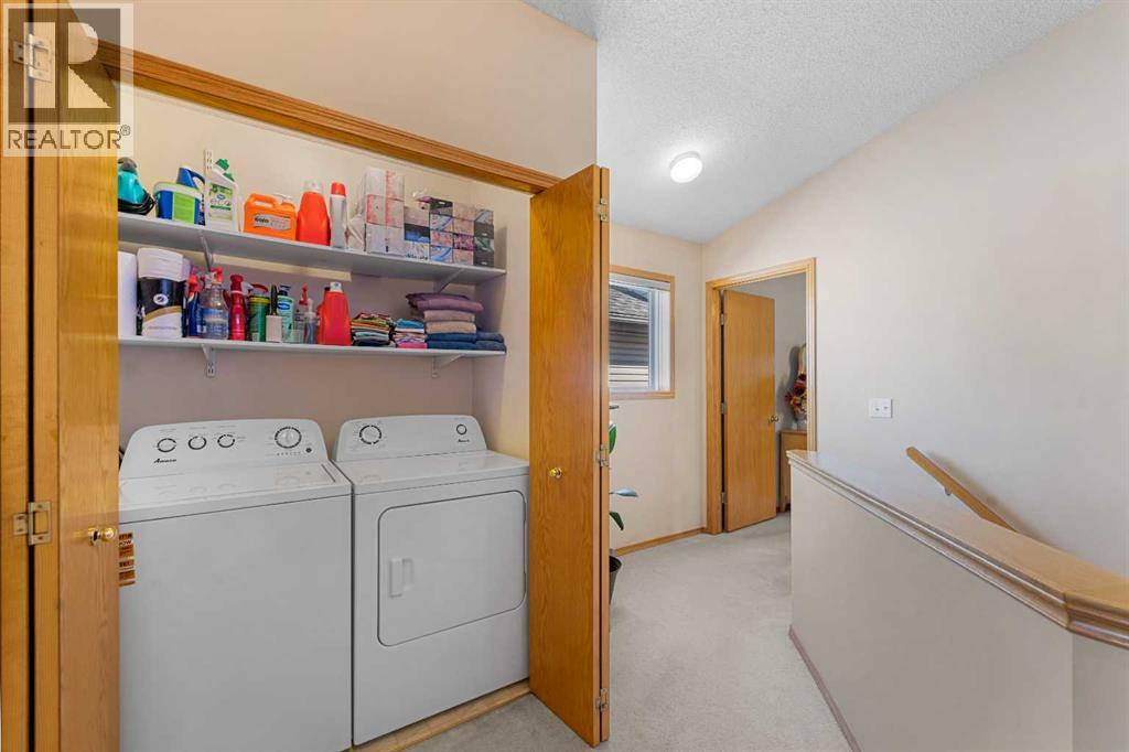 Single Family House for Sale in  Douglas Ridge Close SE Douglasdale/Glen Calgary 