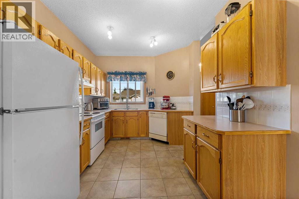 Single Family House for Sale in  Douglas Ridge Close SE Douglasdale/Glen Calgary 